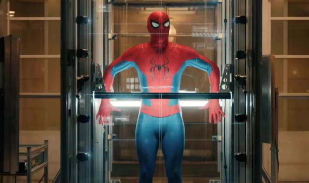 Spider-Man dentro de una cabina de cristal en una escena de Spiderman Brand New Day
